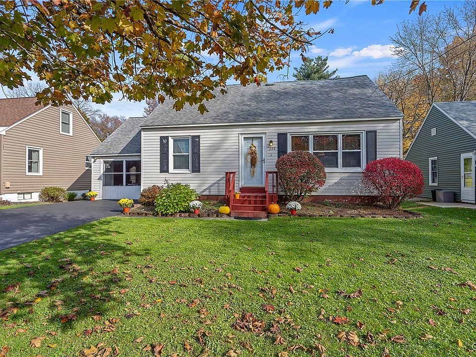 1st image of 228 Edgewood Pl