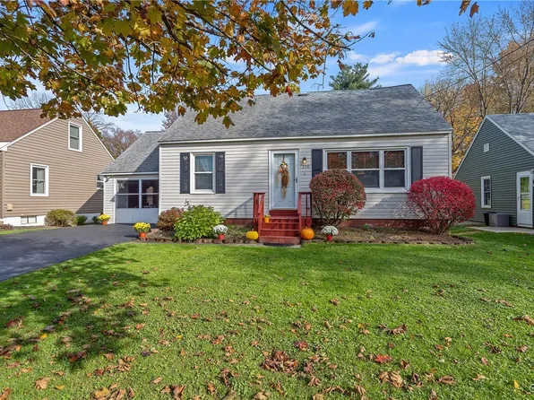 228 Edgewood Pl, Minoa, NY 13116