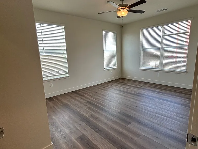 The Overlook Apartments — Photo 29