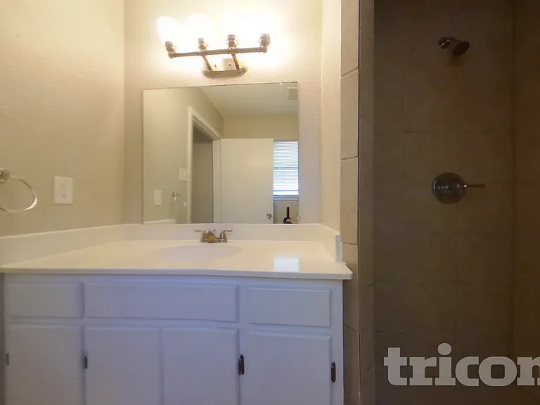 6321 Macarthur Dr — Photo 10