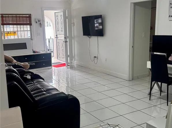 7808 W 29th Ln APT 102-27, Hialeah, FL 33018