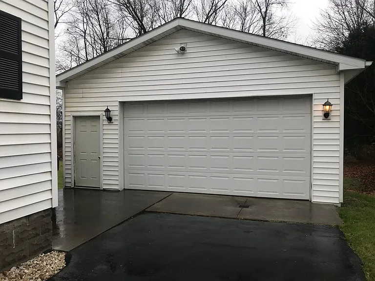Detached Garage