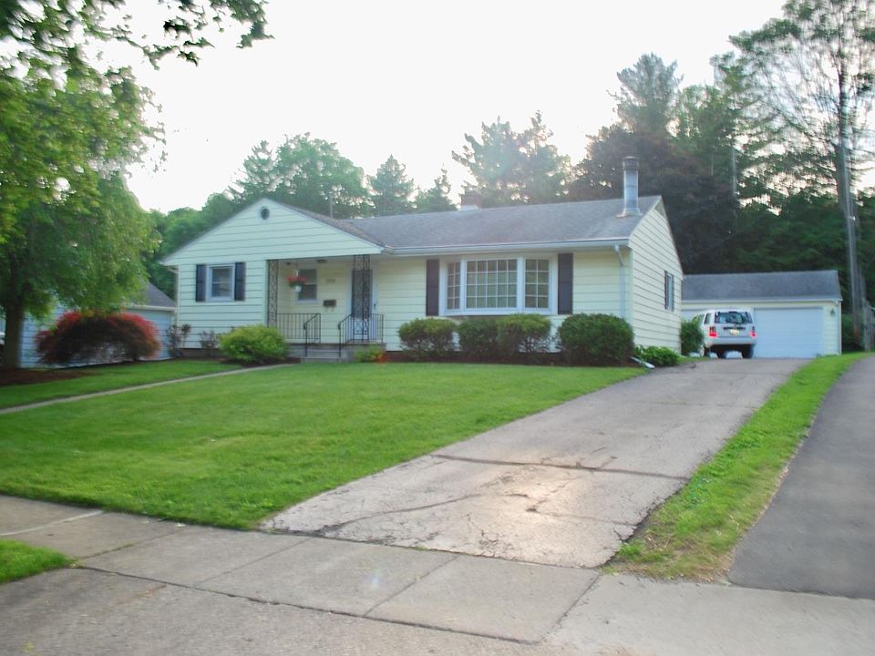 1st image of 208 W McKay St