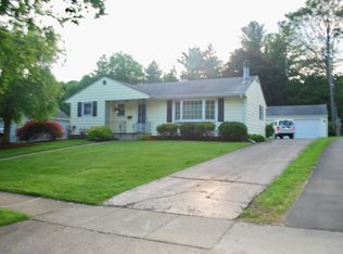 208 W McKay St, Saline, MI 48176