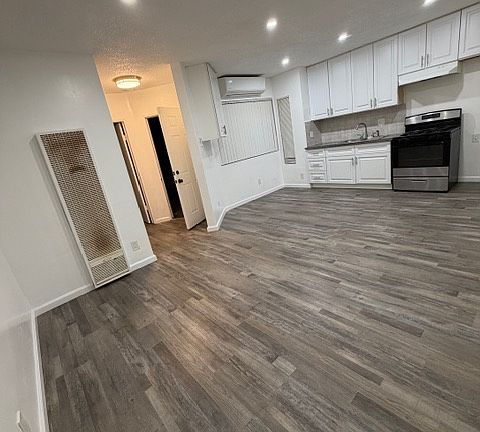 5th image of 1802 E Glenoaks Blvd #C