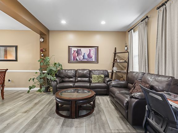 3rd image of 43040 Tavernsprings Ct