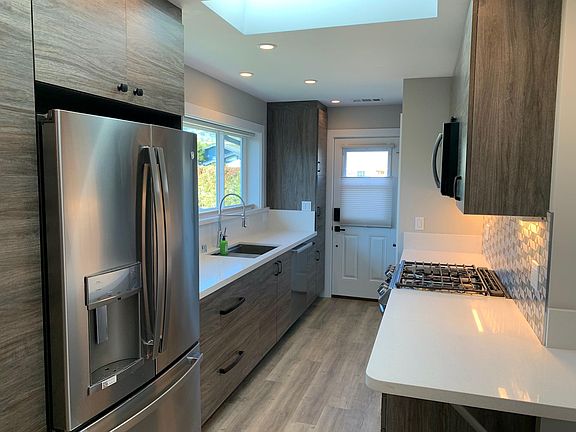 4th image of 1574 Spinnaker Ln #A