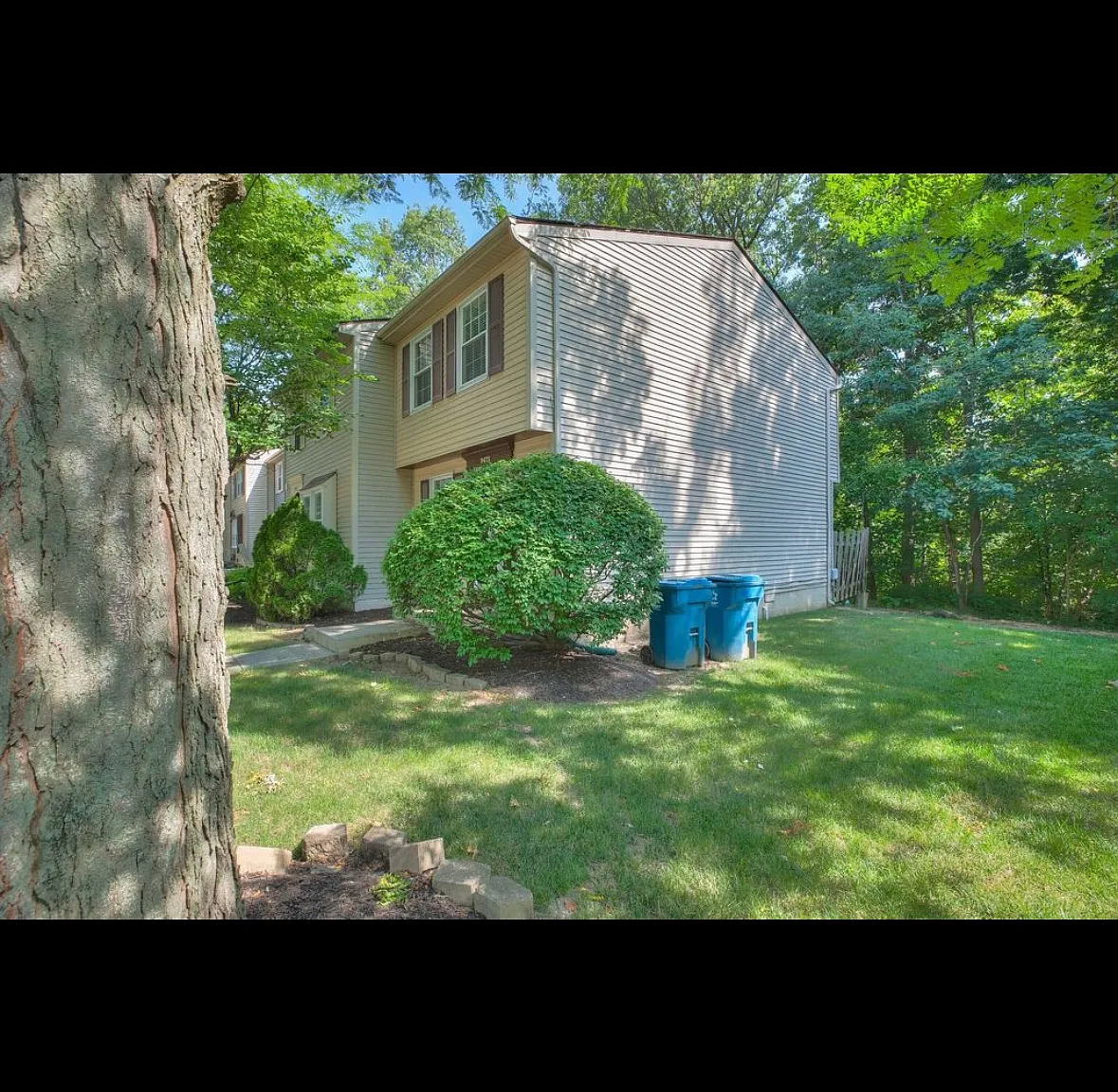 2 bed, 1.5 bath, 1984 sqft, $1,700 — Photo 2