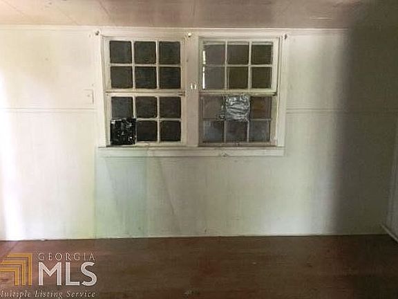 3rd image of 822 Grady St S