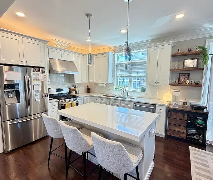 230 Westminster Ave — Photo 2