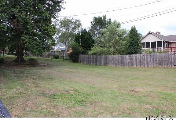3rd image of 1429 Longbrook Dr NE