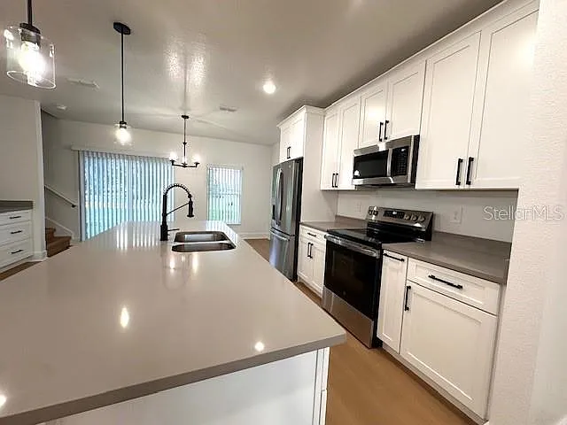3 bed, 2.5 bath, 1649 sqft, $1,900 — Photo 2