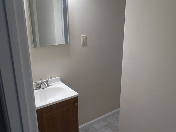 5th image of 34 S Grant St APT D