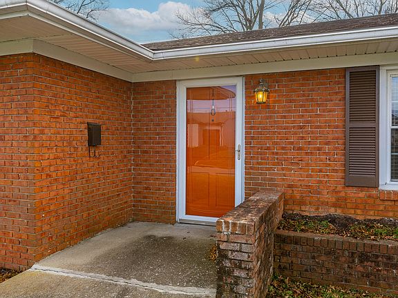 4th image of 110 Pin Oak Dr