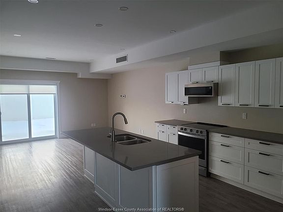 4th image of 550 Sandison St #23