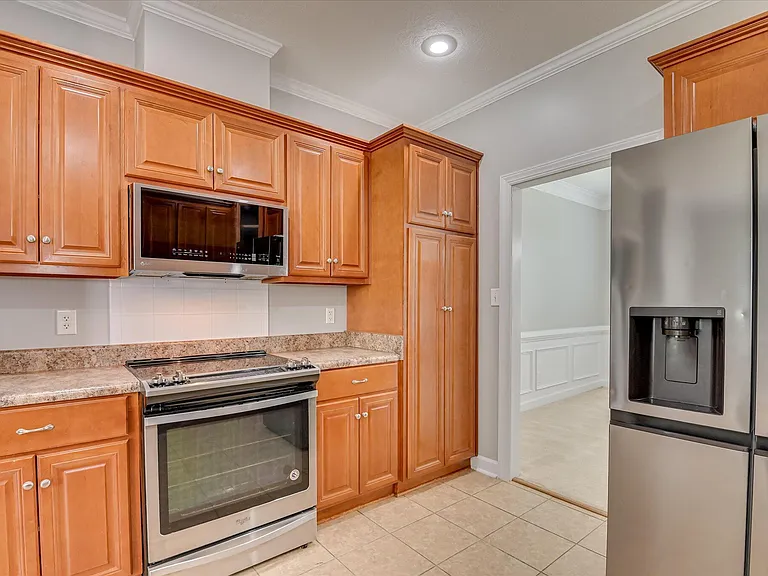 158 Kenilworth Dr — Photo 17