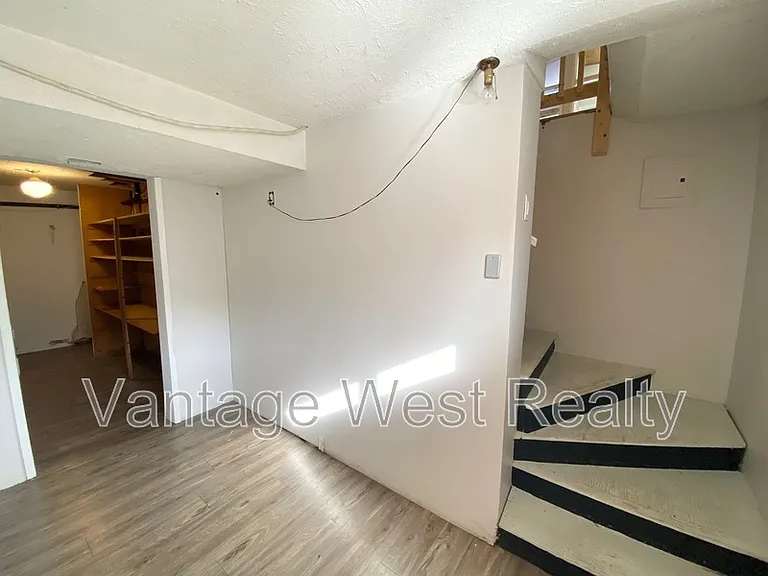 1319 Kelglen Cres #A — Photo 28