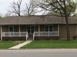 318 S 9th St, Humboldt, KS 66748