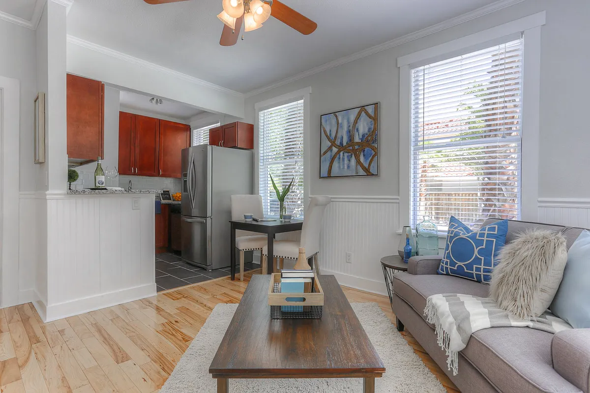 Building Photo - 2904 W Estrella St #7