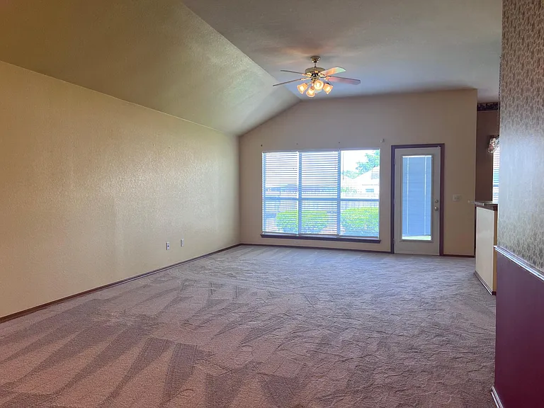 16232 Seminole Dr — Photo 5