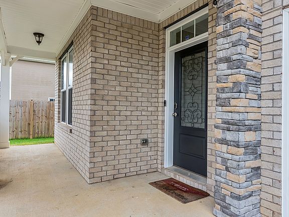 4th image of 411 Larkspur Ln