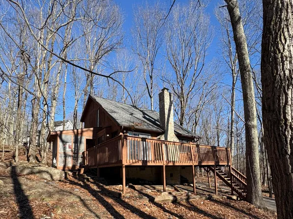 192 Bellingham Dr, Bushkill, PA 18324