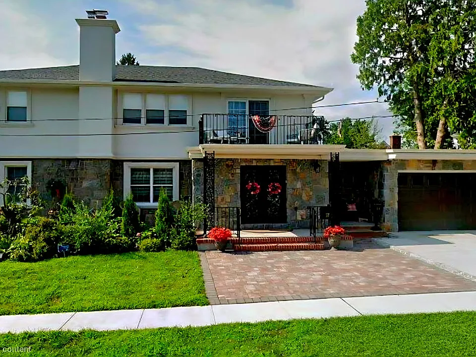 Reed Ave