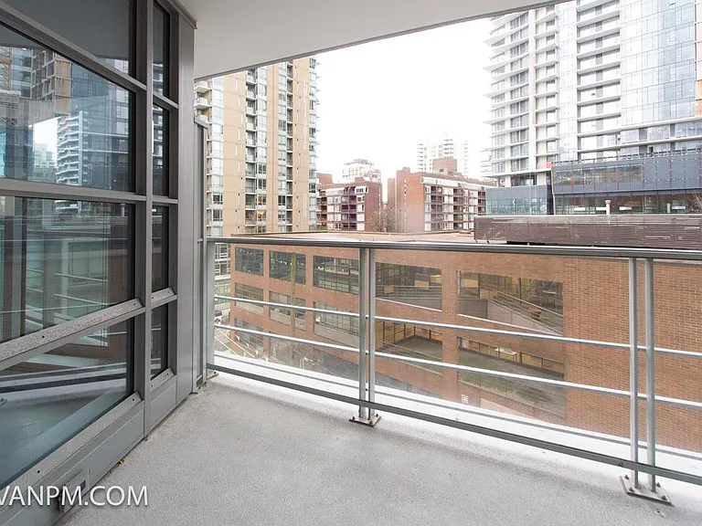 1283 Howe St #701 — Photo 9