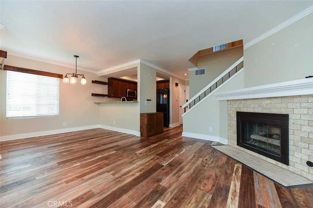 2 bed, 2.5 bath, 1372 sqft, $4,000 — Photo 3