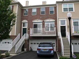 17 Hudson Ct #TH, Jersey City, NJ 07305