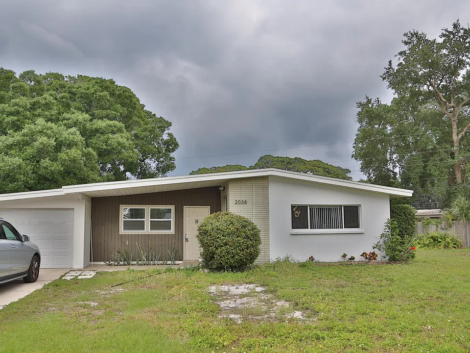 2038 Ivy Pl