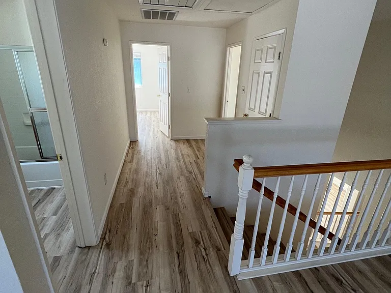 2nd floor - Hallway to bedrooms