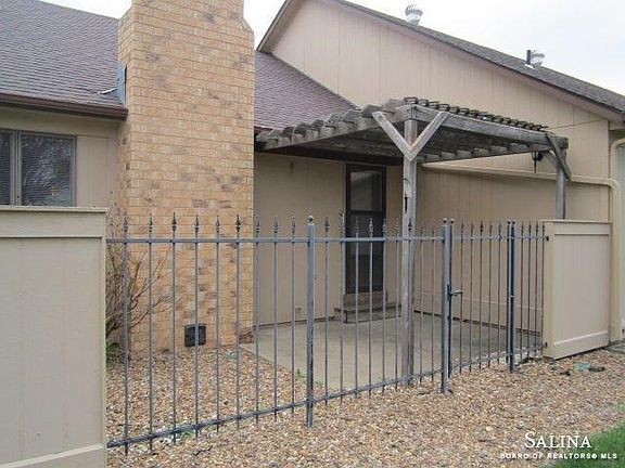 4th image of 1059 Burr Oak Ln