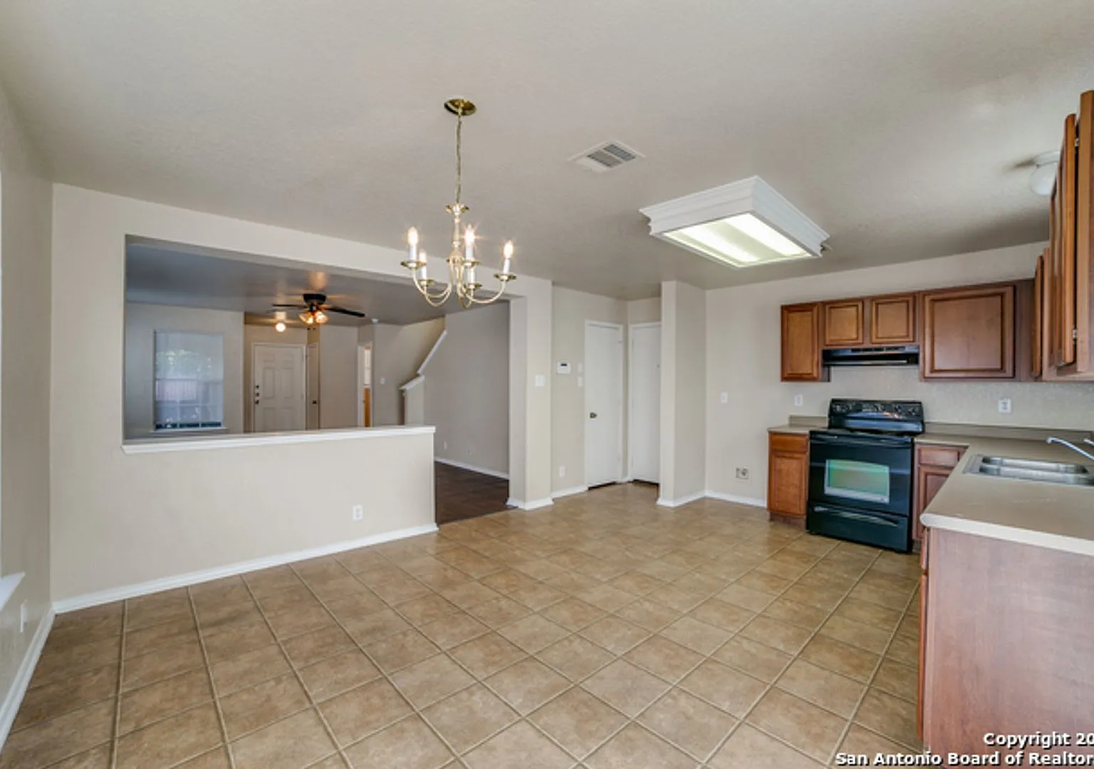 3 Bedroom 2.5 Bath Sagewood Subdivision — Photo 3