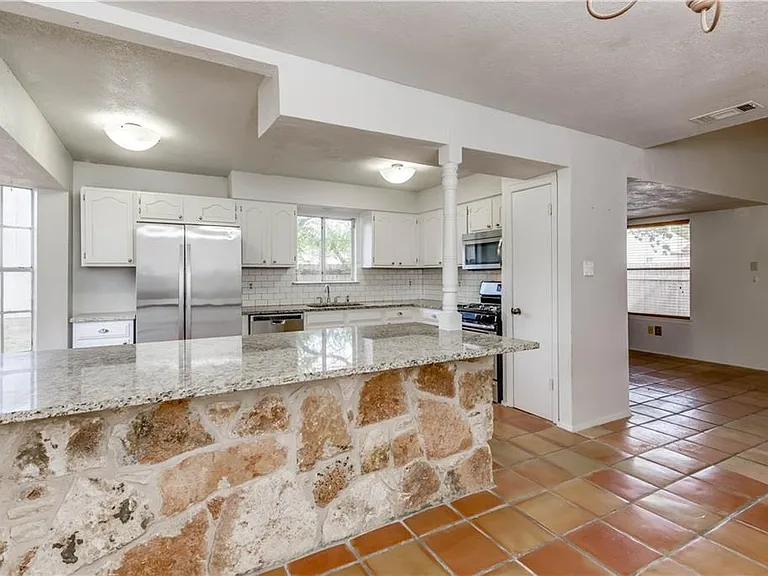 4200 Everest Ln — Photo 9