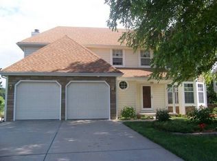 527 Brook Meadow Rd, Lansing, KS 66043