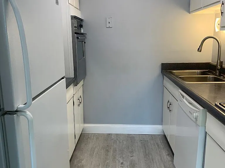 727 W Riverview Ave #405 — Photo 6