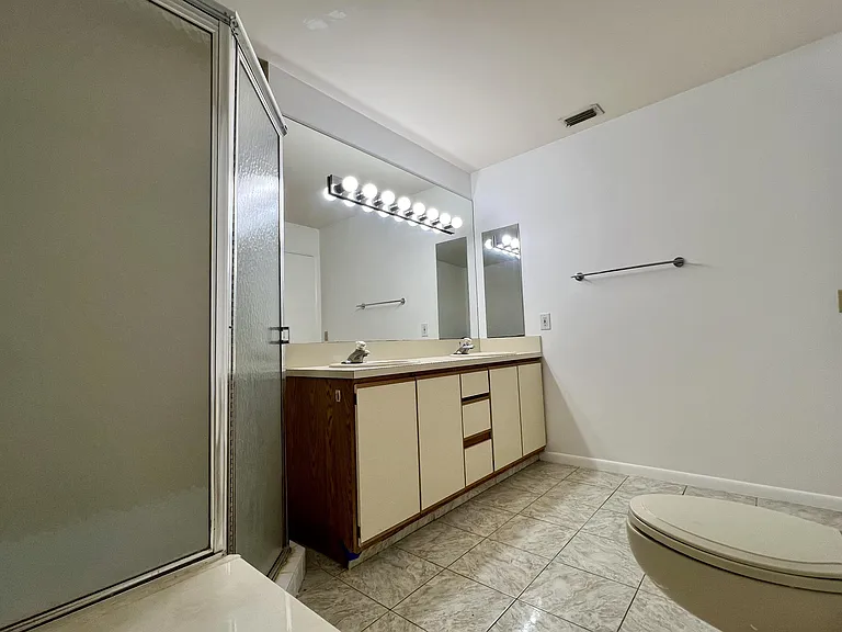 108 Half Moon Cir #B3 — Photo 15
