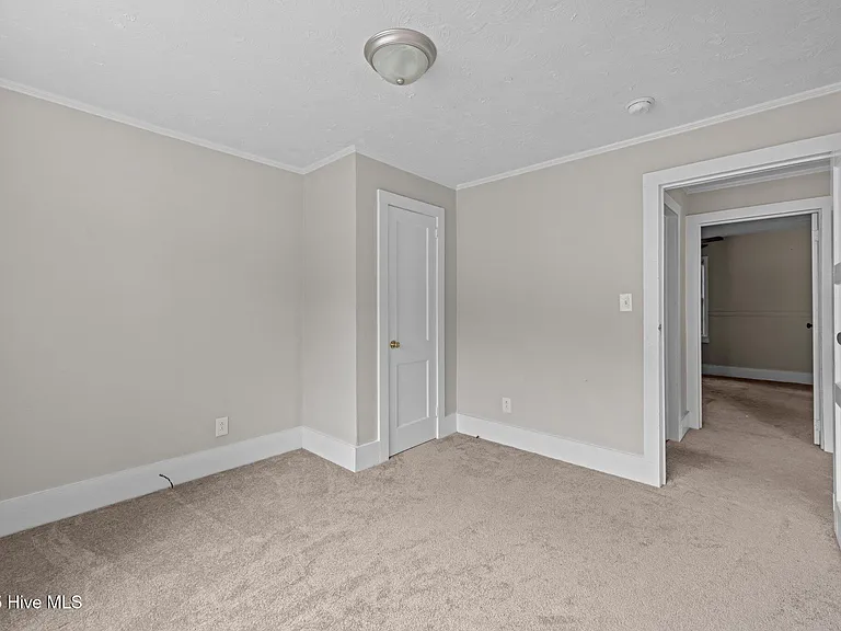2402 Oaks Rd — Photo 14