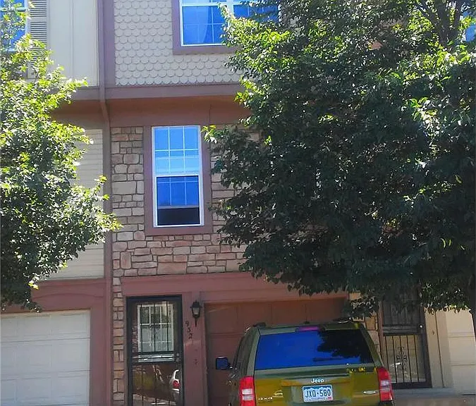 932 S Paris Ct — Photo 2