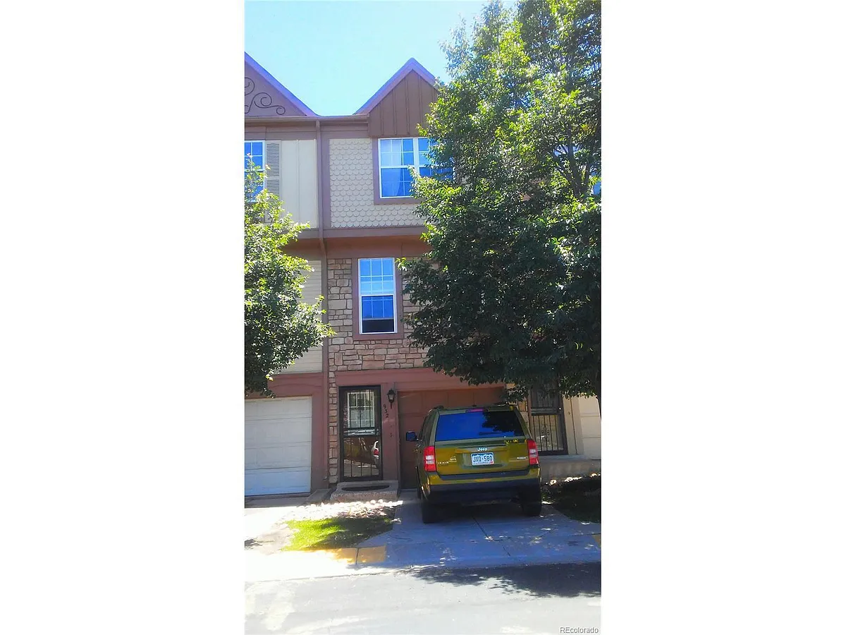 Building Photo - 932 S Paris Ct