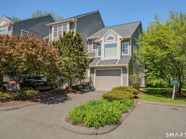 220 Algonquin Trail #220, Trumbull, CT 06611