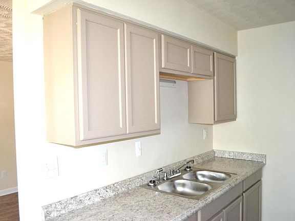 4th image of 1133 Hannah St Unit 1133