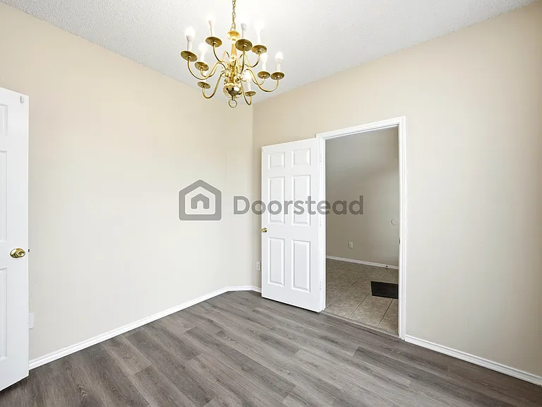 1352 Mae Dr — Photo 9