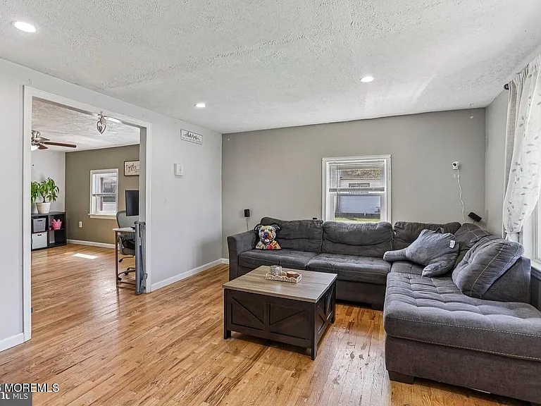 36 Browning Ave — Photo 19