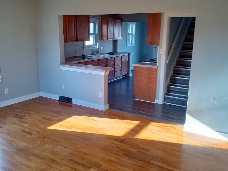 1705 Bainbridge St — Photo 3