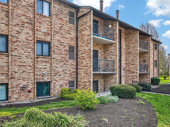 3rd image of 547 Davis Rd APT 3