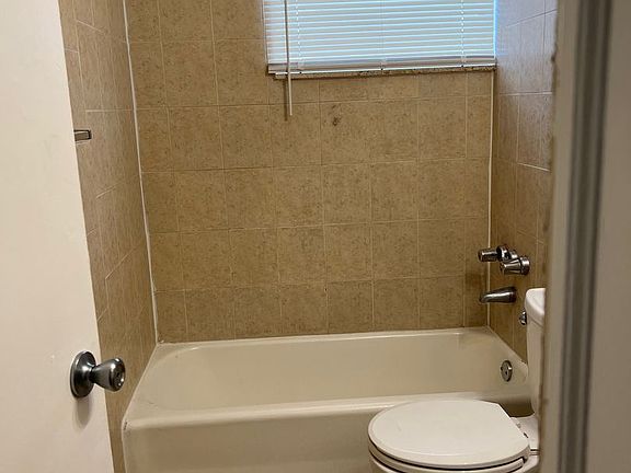 5th image of 3806 Hollywood Blvd #11111658