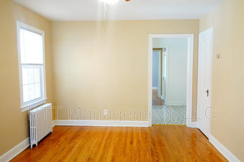 8401 Greenwood Ave #4