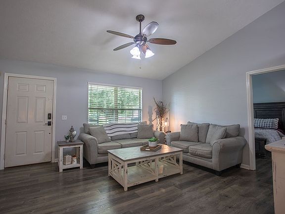 3rd image of 206 Josephine Dr